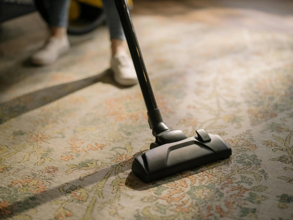 How to clean a wool carpet?